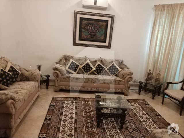 10 Marla 4 bedroom TV on lounge drawing room double kitchen main Boulevard