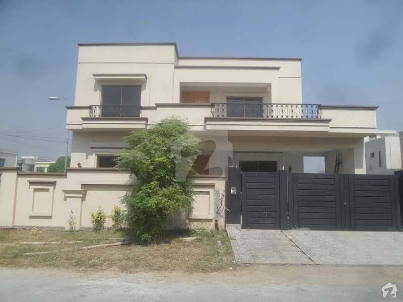 1 Kanal Corner House For Sale