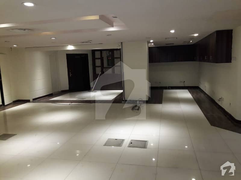 9 Marla Commercial Flat For Sale In Siddique Trade Center Gulberg Lahore