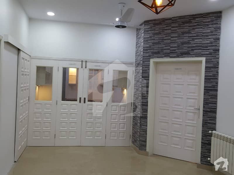 10 Marla Luxury House Double Unit 6 Bed Rooms