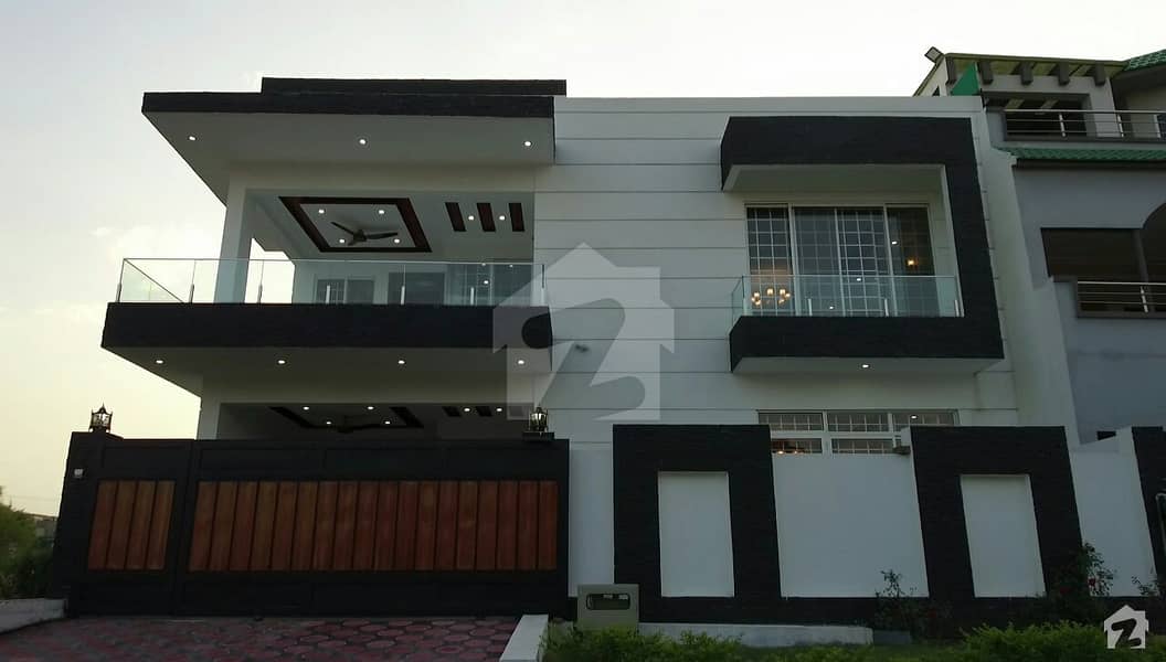 Corner 40x80 House Is Available  For Sale