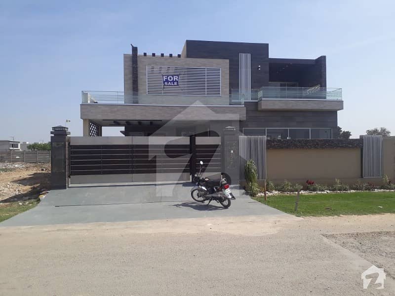 01 Kanal Slightly Used Bungalow By Famous Architecture Designed For Sale In Phase 3 DHA Lahore