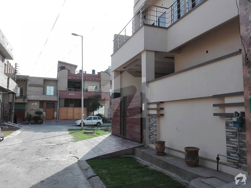 ایڈن گارڈنز فیصل آباد میں 4 کمروں کا 5 مرلہ مکان 1.1 کروڑ میں برائے فروخت۔