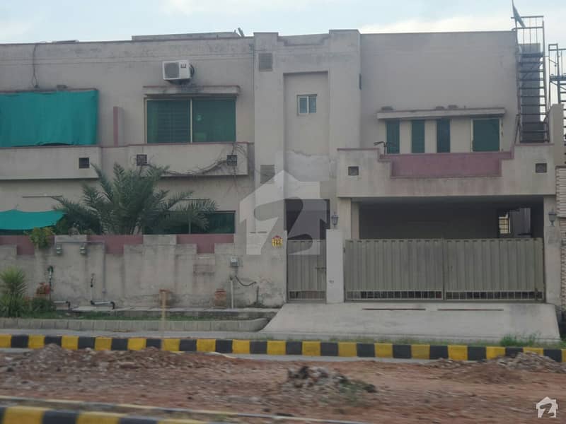 عسکری 13 راولپنڈی میں 4 کمروں کا 10 مرلہ مکان 2.6 کروڑ میں برائے فروخت۔