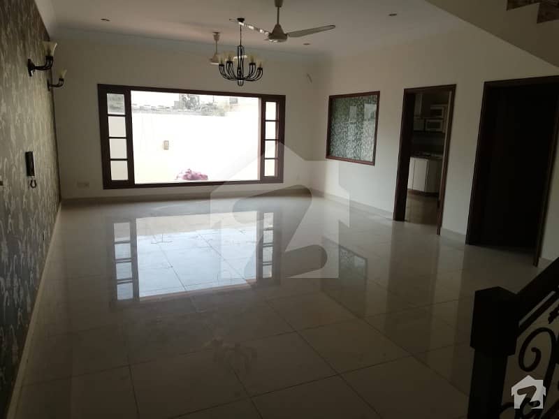 500 Yards Slightly Used 6 Bedrooms Bungalow For Rent