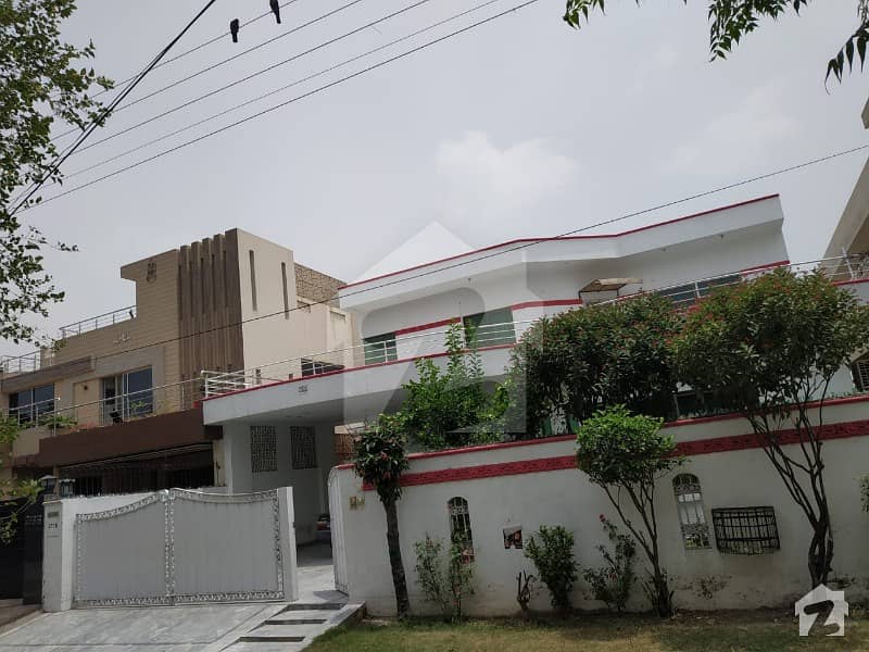 Punjab Coop Housing Society 1 Kanal Upper Portion For Rent Block B