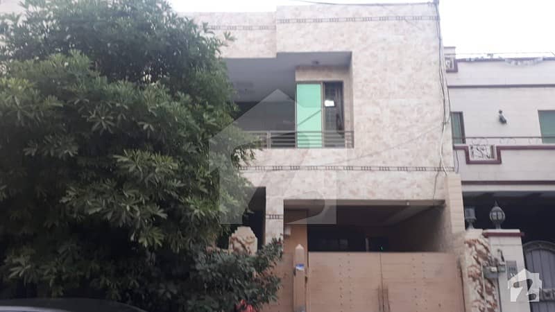 علامہ اقبال ٹاؤن ۔ پاک بلاک علامہ اقبال ٹاؤن لاہور میں 6 کمروں کا 10 مرلہ مکان 2.25 کروڑ میں برائے فروخت۔