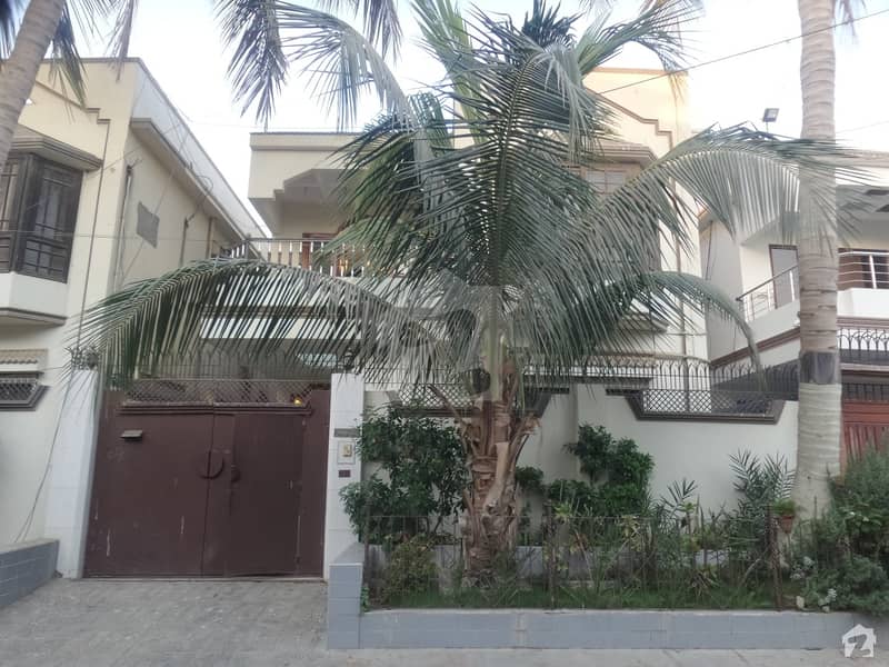 مسلم آباد سوسائٹی کراچی میں 5 کمروں کا 10 مرلہ مکان 6.5 کروڑ میں برائے فروخت۔