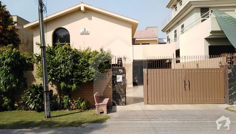 Nayyer Ali Dada Design Old Double Storey House For Sale On Good Location