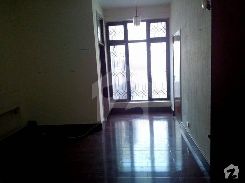1 kanal old house for rent in Gulberg 3 best for Office school academy Multinational company