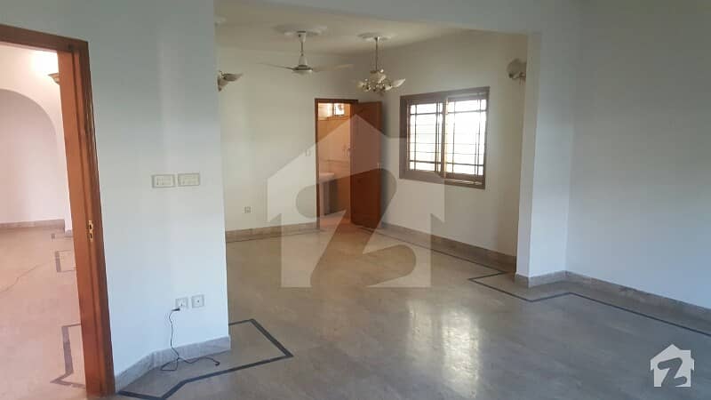 House For Sale  4 Bedrooms Tile Or Marble Flooring