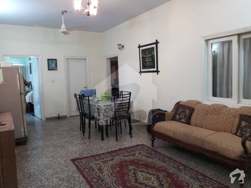 3 bedrooms with servant quarter size 1600 sq feet flat at