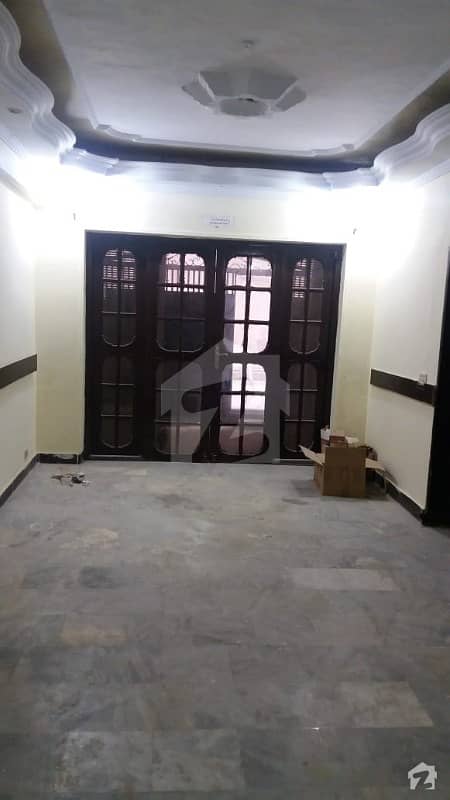 کلفٹن ۔ بلاک 2 کلفٹن کراچی میں 3 کمروں کا 9 مرلہ فلیٹ 1.7 کروڑ میں برائے فروخت۔