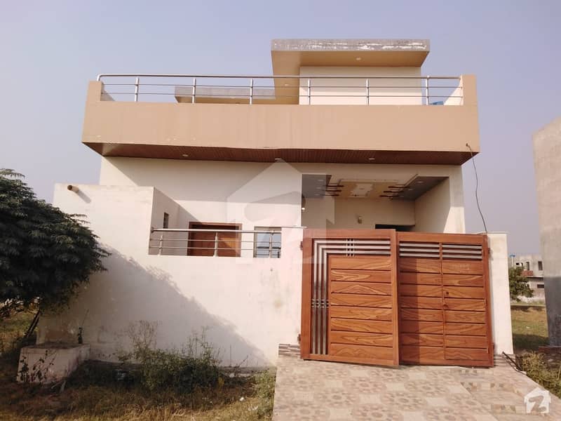 Brand New 1. 5 Storey House For Rent