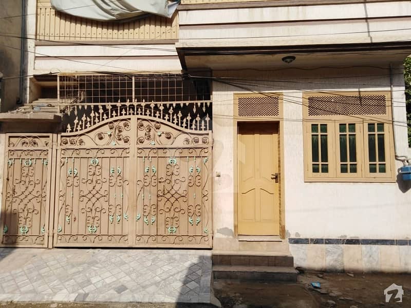 حیات آباد فیز 1 حیات آباد پشاور میں 6 کمروں کا 5 مرلہ مکان 1.15 کروڑ میں برائے فروخت۔