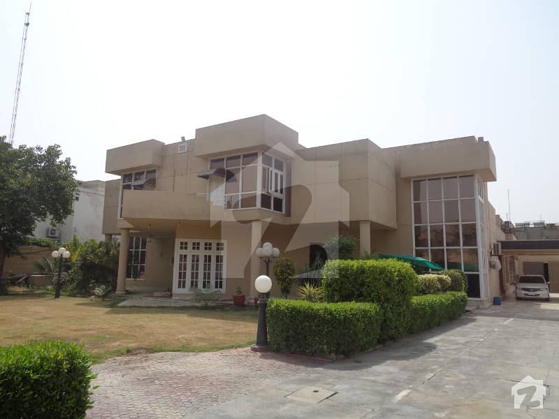 4 And Half Kanal Bungalow Available For Sale At D Ground Faisalabad D