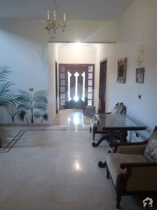 1000 Yards Old Bungalow Well Maintained With Swimming Pool Green Garden Only For Company Lease
