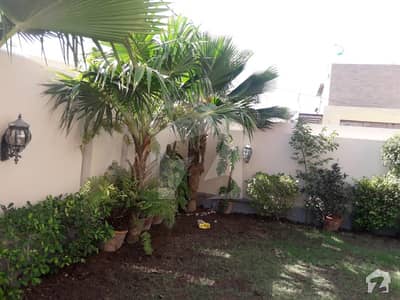 Old Built 4 Beds Bungalow For Sale Size 400 Yards With Servant Room Luxury Style In Block 8 Old Built 4 Beds Bungalow For Sale Size 400 Yards With Servant Room Luxury Style In Block 8