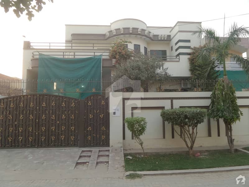 Triple Storey Beautiful Bungalow For Sale At Aziz Yaqoob Town, Okara