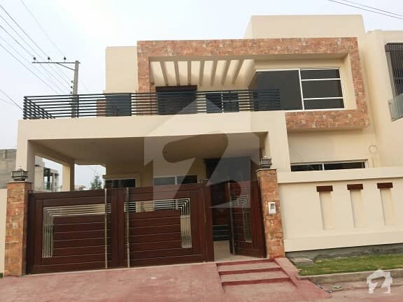 10 Marla Corner  Park Facing  House Available For Sale In Tech Town Block J (tnt Colony )main Satiana Road Faisalabad