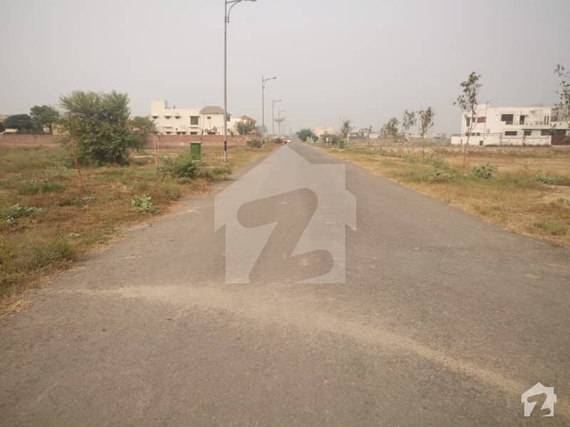 R  Block   1  Kanal  Best  Location  Plot Is  For Sale Best  Investment