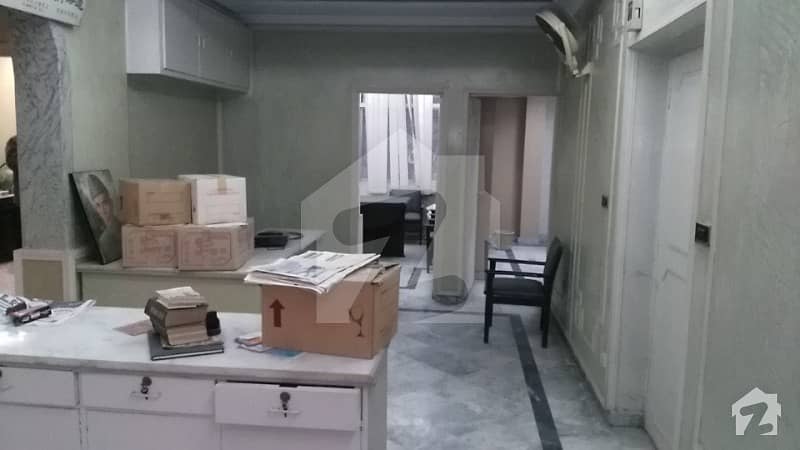 Beautiful Location Office Facing Jinnah Avenue