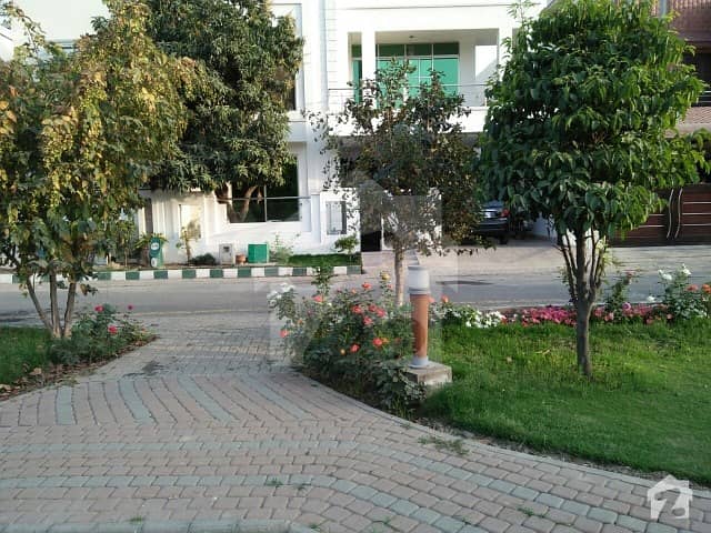 1 Kanal Portion For Rent In Sukh Chayn Gardens - Block C Lahore