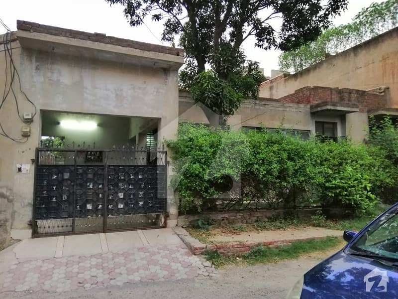 Investment Rate 15 Marla Corner Facing Park Near Muhammad Ali Chowk