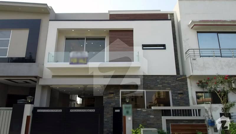 5 Marla Beautiful House Is Available For Sale In DHA