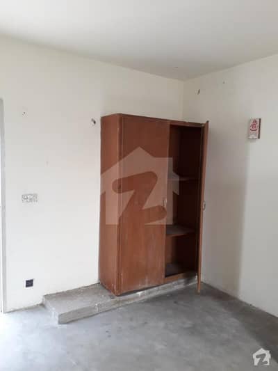Independent Upper Portion at Reasonable Rent Independent Upper Portion at Reasonable Rent