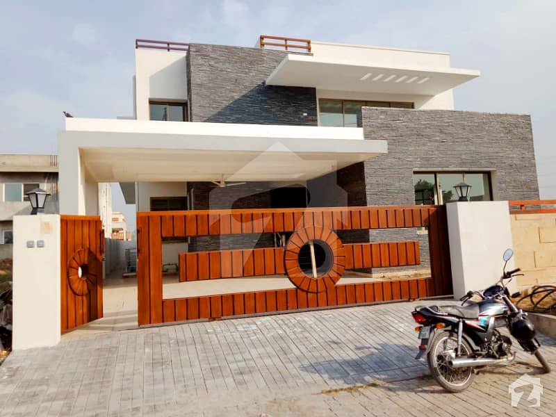 1 Kanal Amazing Bungalow For Sale