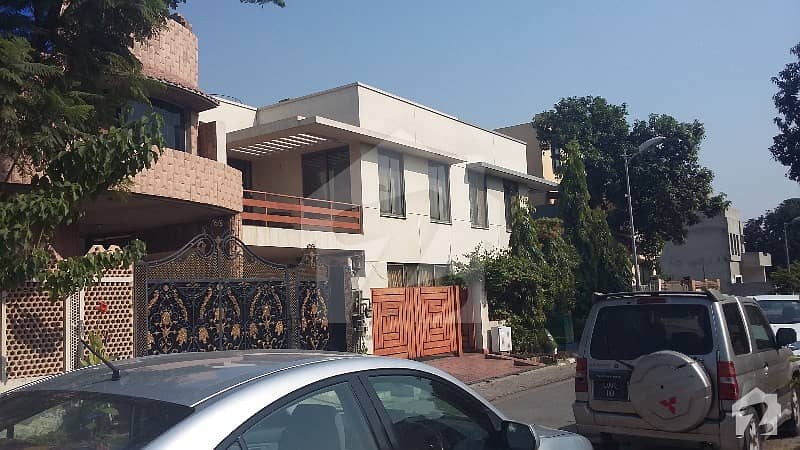 Upper Portion Of 1 Kanal House With 3 Bed For Rent