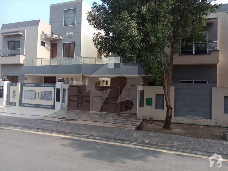 10 Marla Brand New Outclass House Bahria Town Lahore
