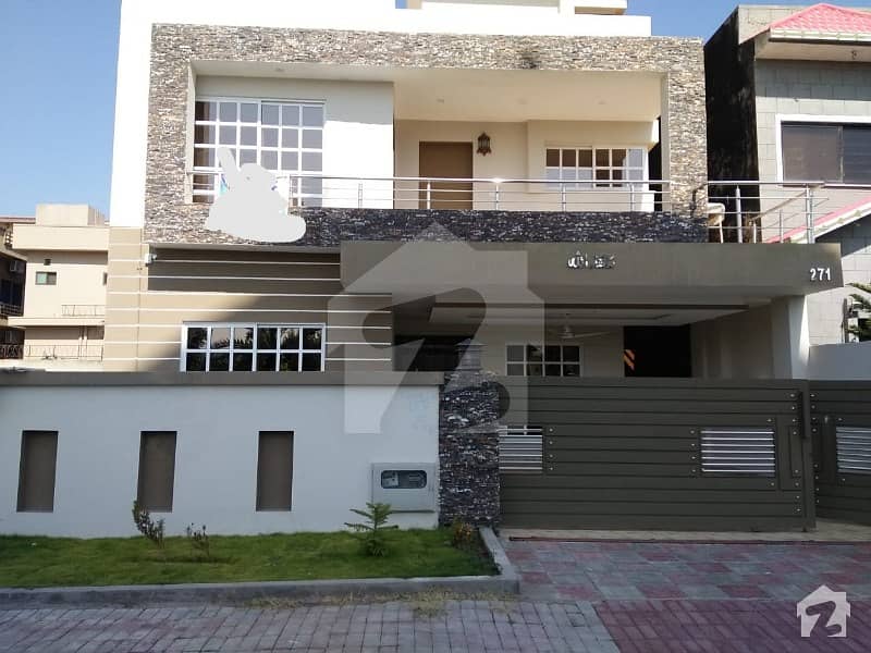 بحریہ ٹاؤن فیز 4 بحریہ ٹاؤن راولپنڈی راولپنڈی میں 5 کمروں کا 10 مرلہ مکان 2.6 کروڑ میں برائے فروخت۔