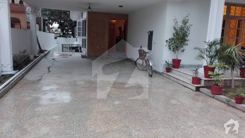 F-10 500 Sq yd House For Rent With 6 Bedrooms With Attached Stylish Bathrooms