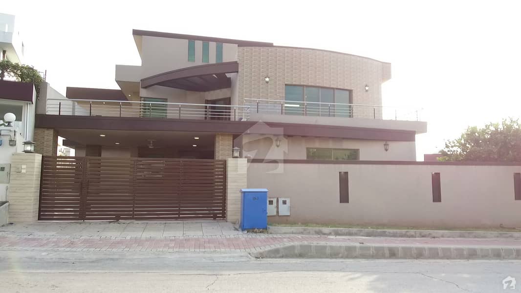 1. 5 Kanal House Available At Bahria Town Phase 3