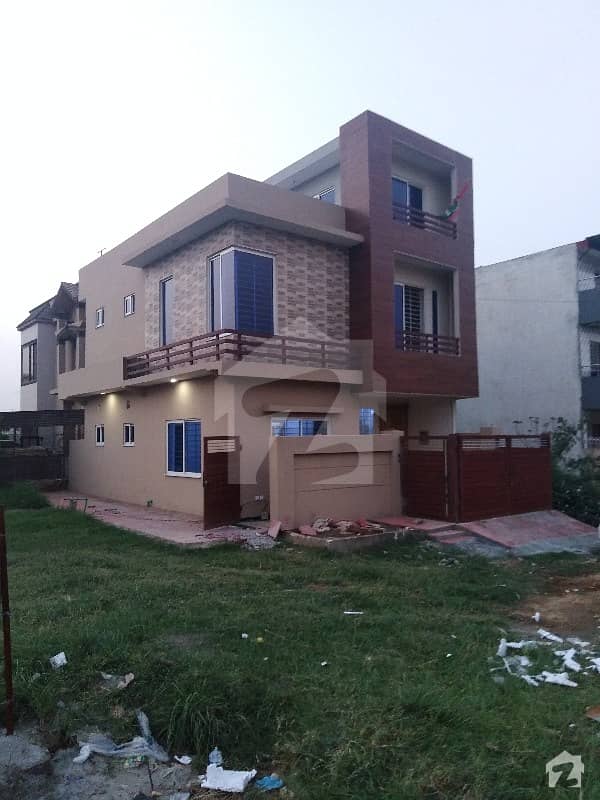 G13 Brand New 4 Marla 25x40 Proper 2 Side Corner House For Sale With 15 Kanal Extra Land Huge Parking Lush Green Lawn Very Latest Style