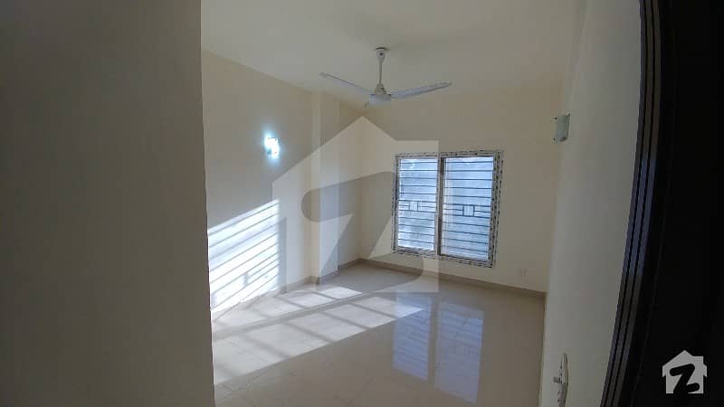 1700 Sqfeet Brand New 3 Bed D/D With Lift Car Parking Flat For Rent West Open Prime Location
