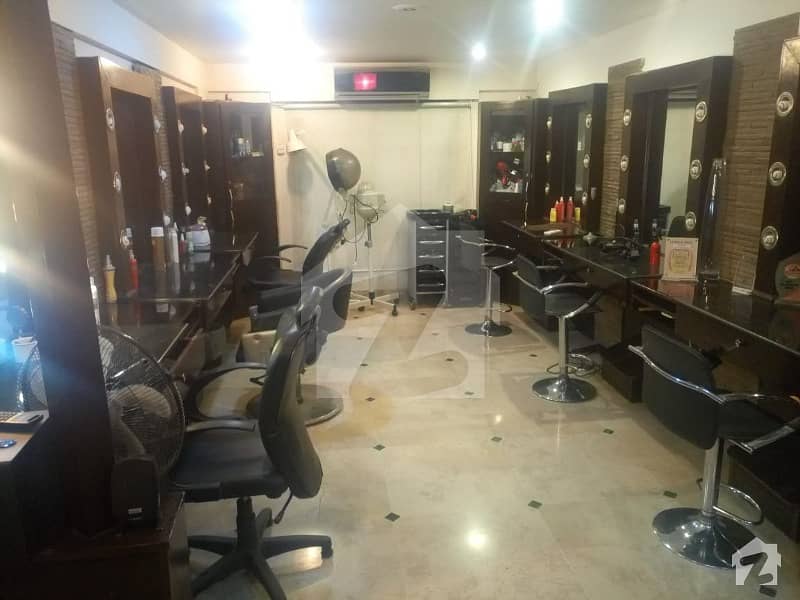 Outclass Beauty Saloon Available For Rent