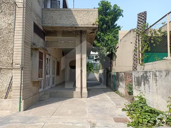 2 Kanal Corner House Is Available For Rent In Ideal Location