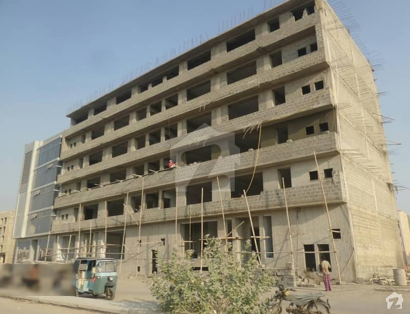 ڈی ایچ اے فیز 8 ڈی ایچ اے کراچی میں 1.2 کنال عمارت 50 لاکھ میں کرایہ پر دستیاب ہے۔