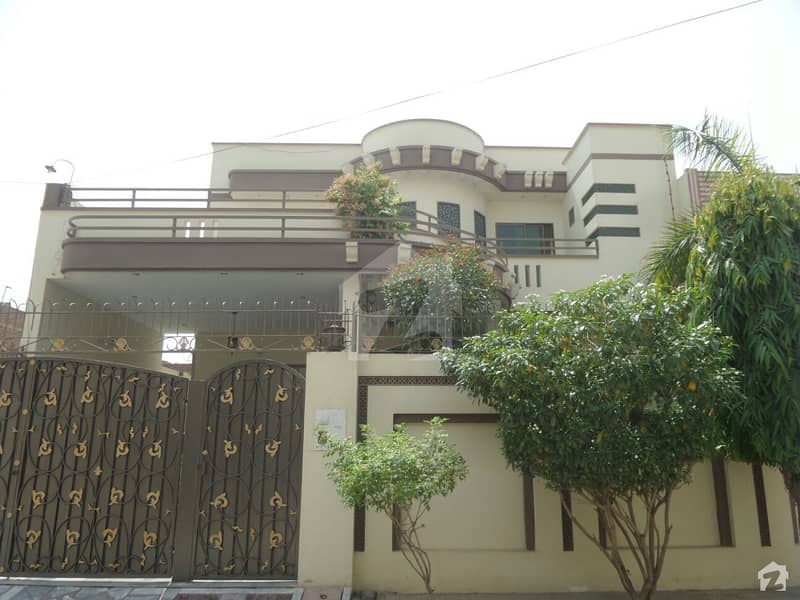 Triple Storey Beautiful Bungalow For Sale At Aziz Yaqoob Town Okara