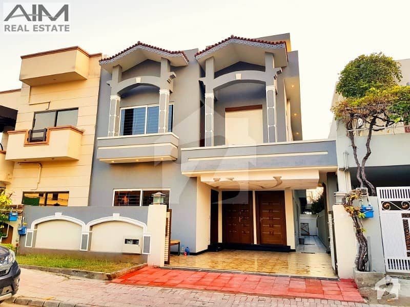 Beautiful High Quality 10 Marla House For Sale