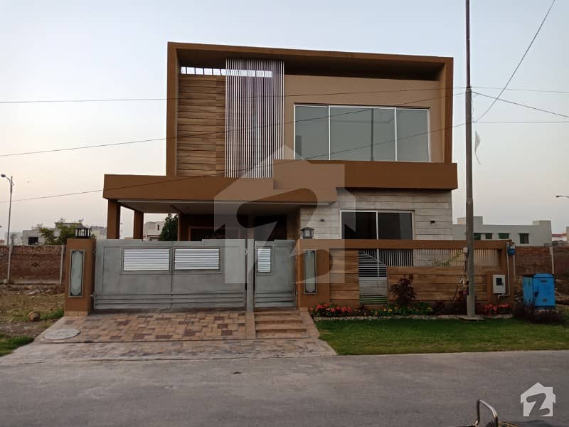 Near Water Tank Park And Mosque 10 Marla Modern House For Sale