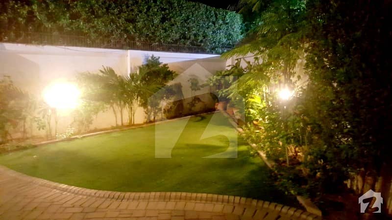 Classy Owner Built 427 Sq Yards Villa With Lush Green Lawn And Ample Car Parking
