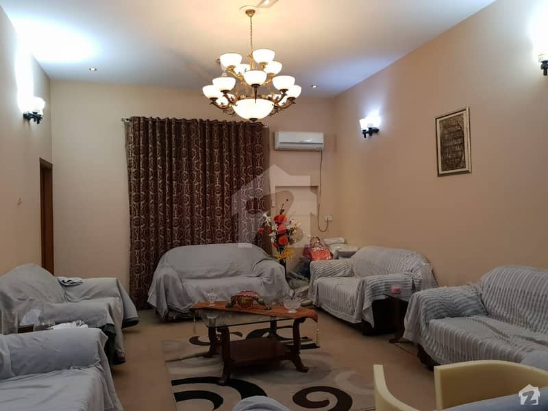 گارڈن ٹاؤن - احمد بلاک گارڈن ٹاؤن لاہور میں 6 کمروں کا 1 کنال مکان 5 کروڑ میں برائے فروخت۔