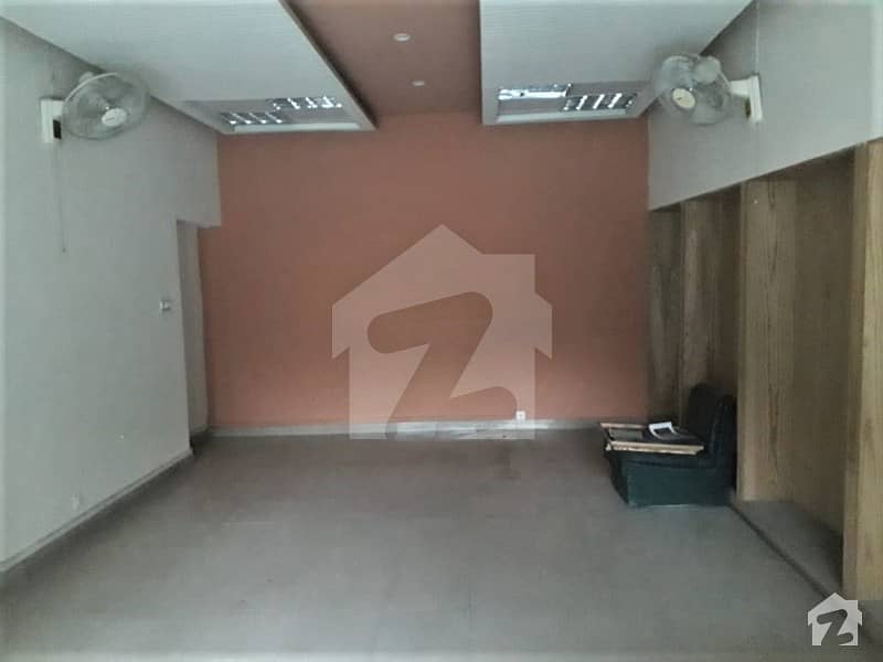 4 KANAL COMMERCIAL PAID BUILDING  RECENTLY RENOVATED  BEST FOR SCHOOL  MULTINATIONAL COMPANY
