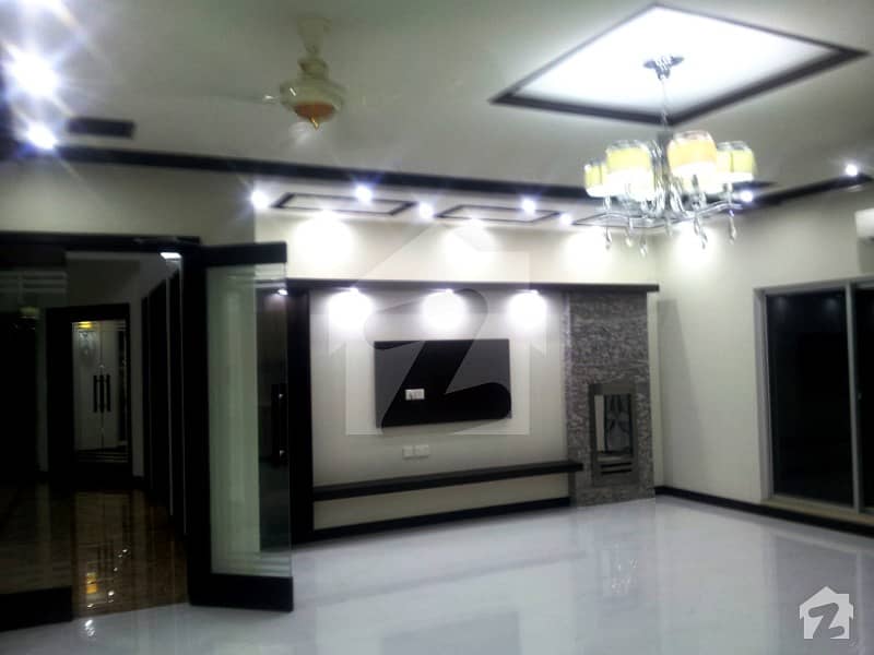 Beautiful House Upper Portion Available In state life Phase 1 D