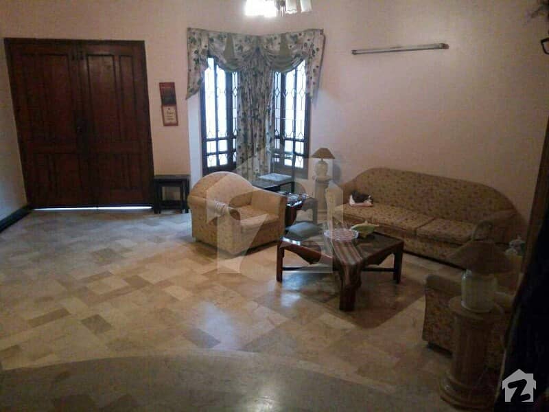 Fully Furnished 1 Bed Room Attached Washroom Common Kitchen Lounge In Bungalow  With Water Dha 6 Rent