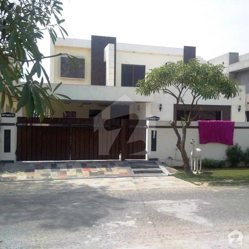 Syed Brothers Offers 1 Kanal Slightly Used Near Park Royal Place Out Class Modern Luxury Bungalow For Sale In Sui Gas Housing Society